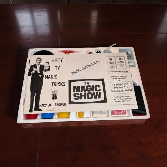 Vintage TV Magic Show “As Seen on TV” Magic Set & Trick Books RARE FIND - Picture 3 of 6